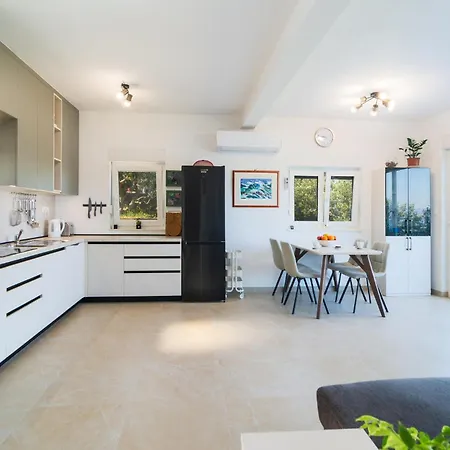 Дом отдыха Stunning In With House Sea View Нечуям